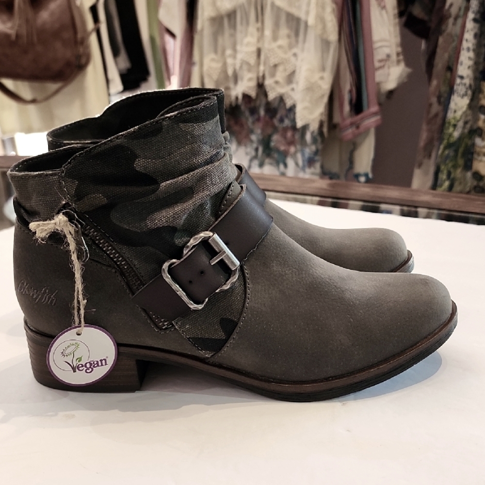 BLOWFISH Vegan Gray Ankle Boots WITH CAMMO